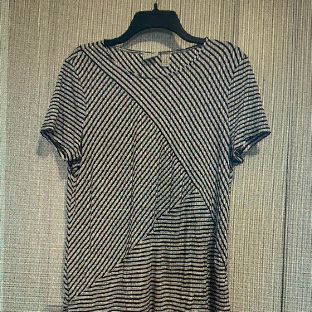Black and White Striped Men’s Short-Sleeve Shirt